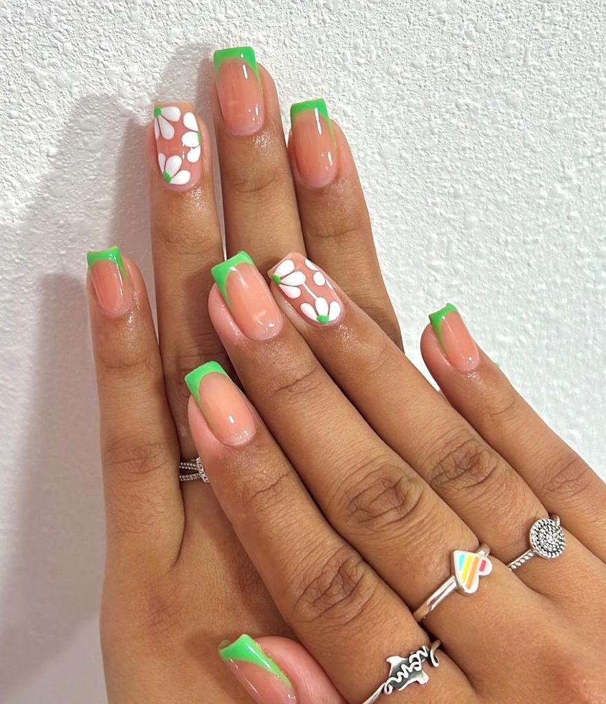 shortacrylic green nails