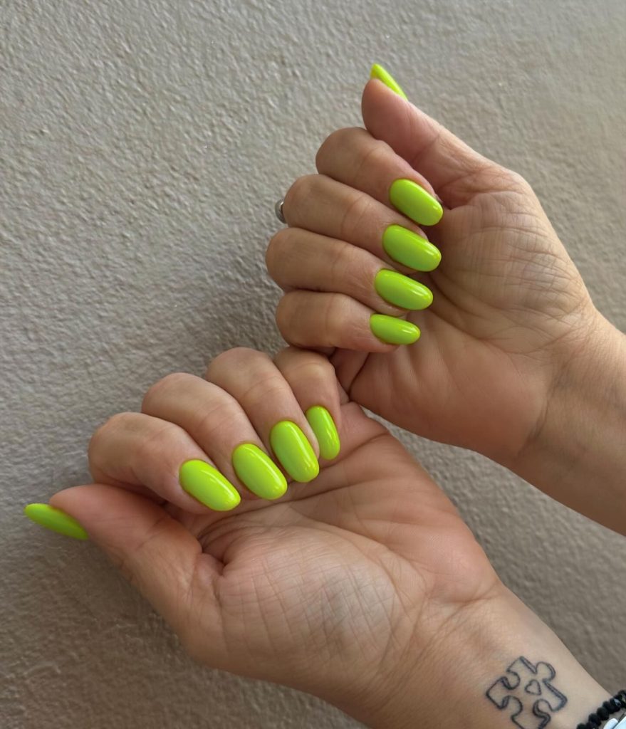 vibrant green solid nails