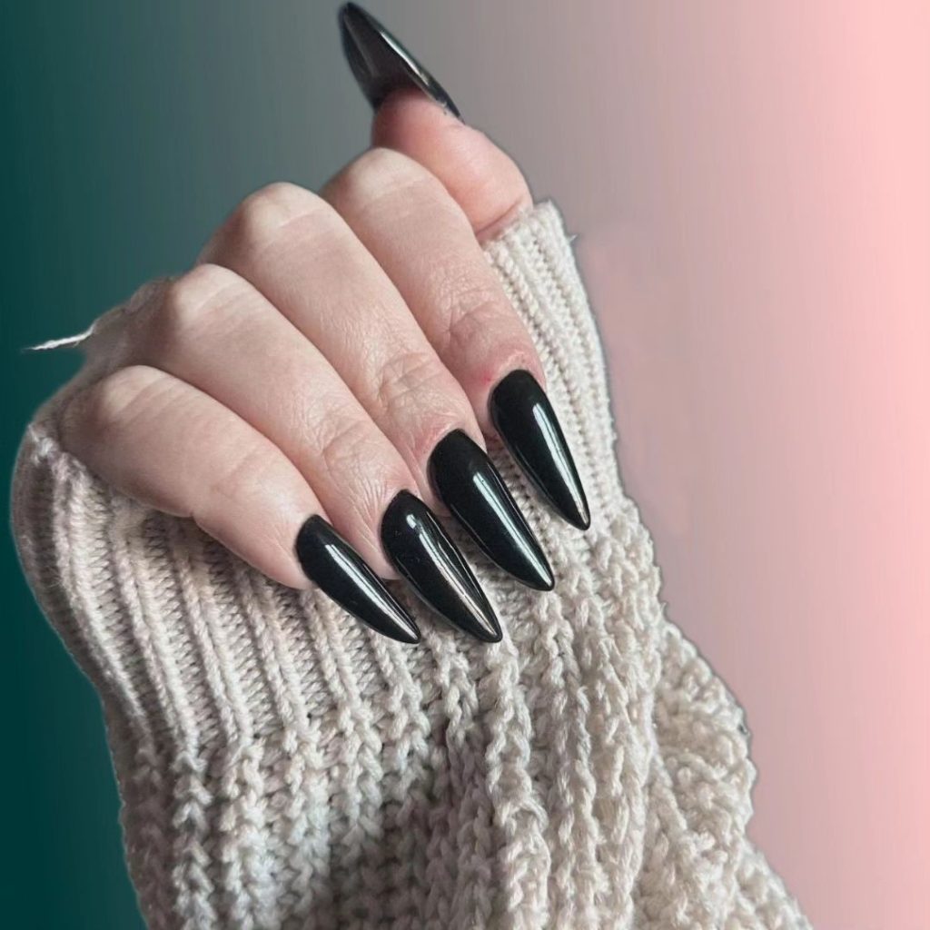 black simple nails