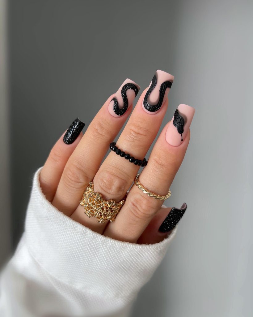black-snake-nails
