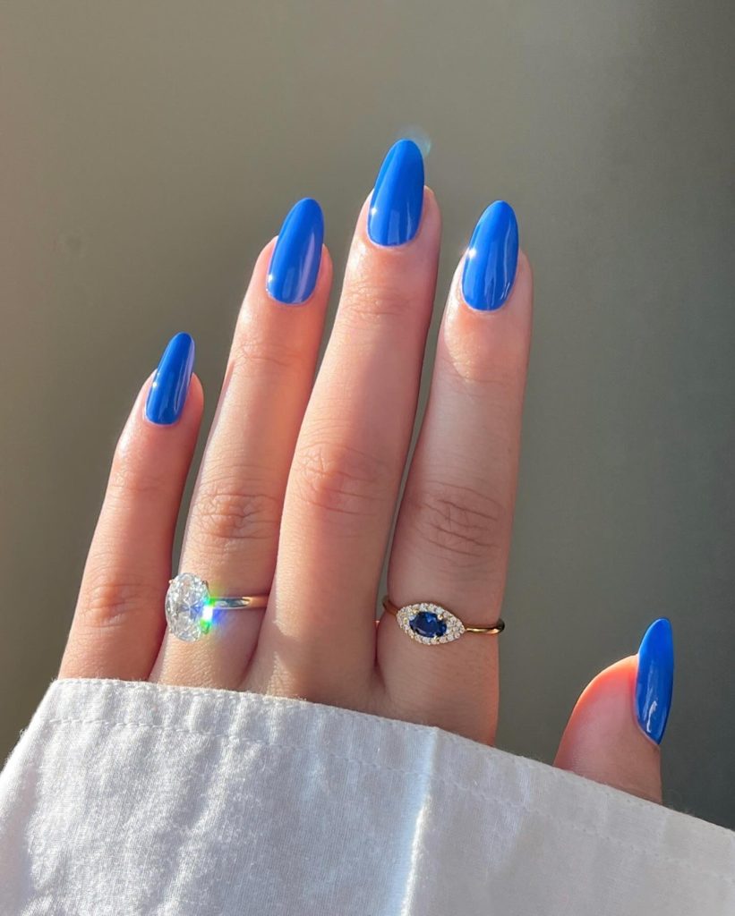 blue everyday nails