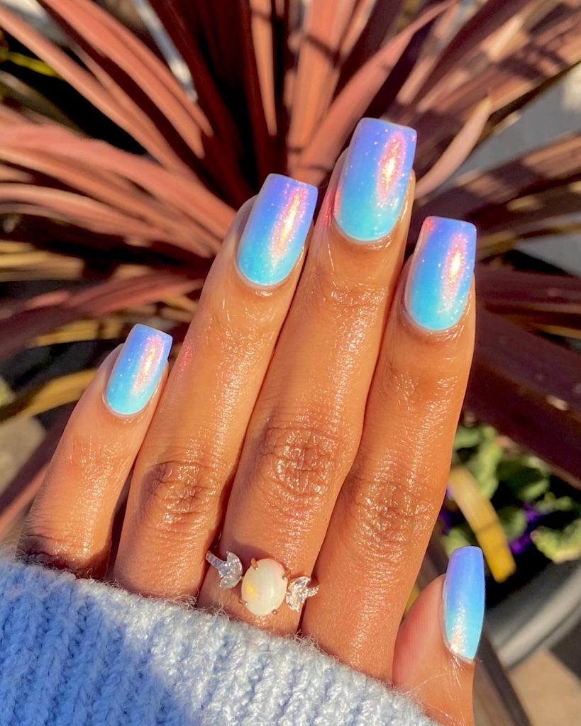 blue gradient nails