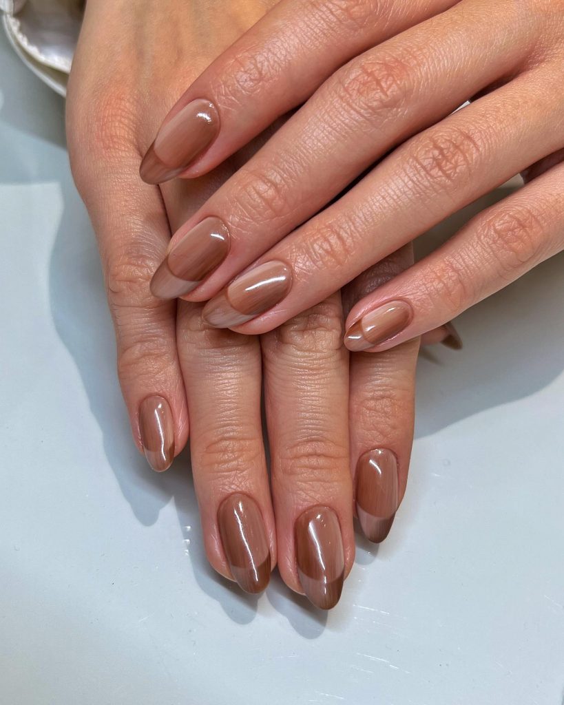 brown minimalist nail
