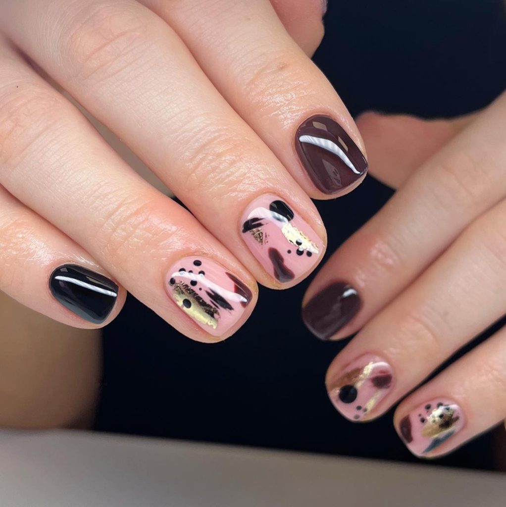 dark short nails