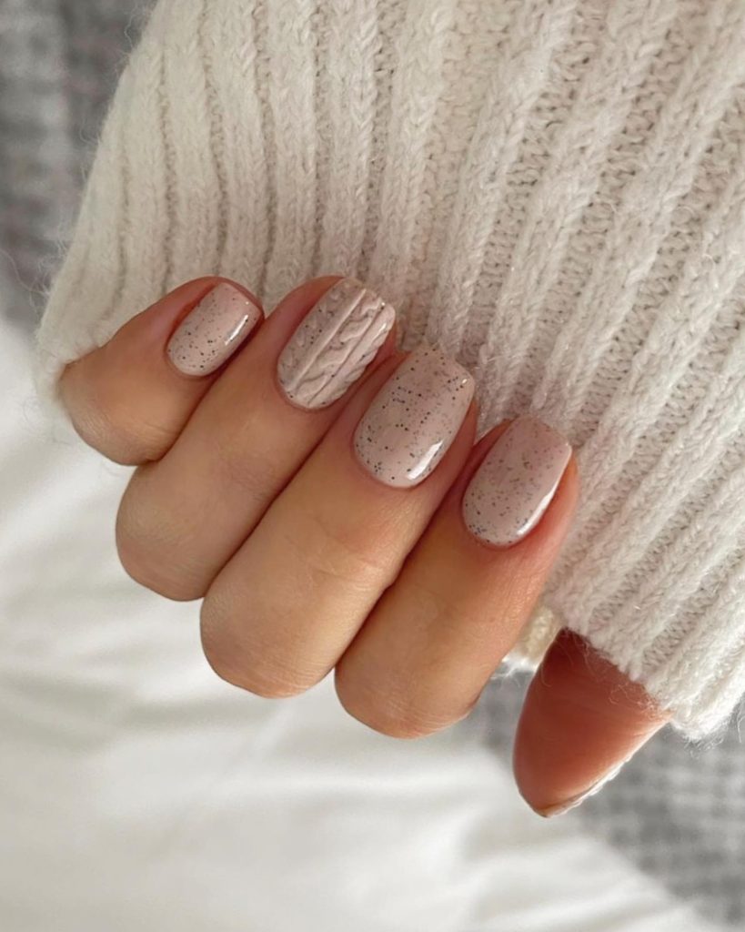 dotted short nails