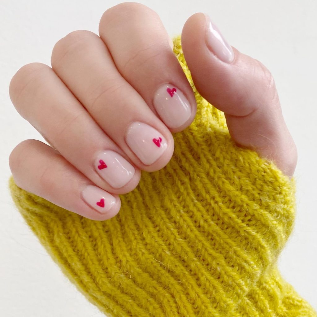 heart minimalist nail