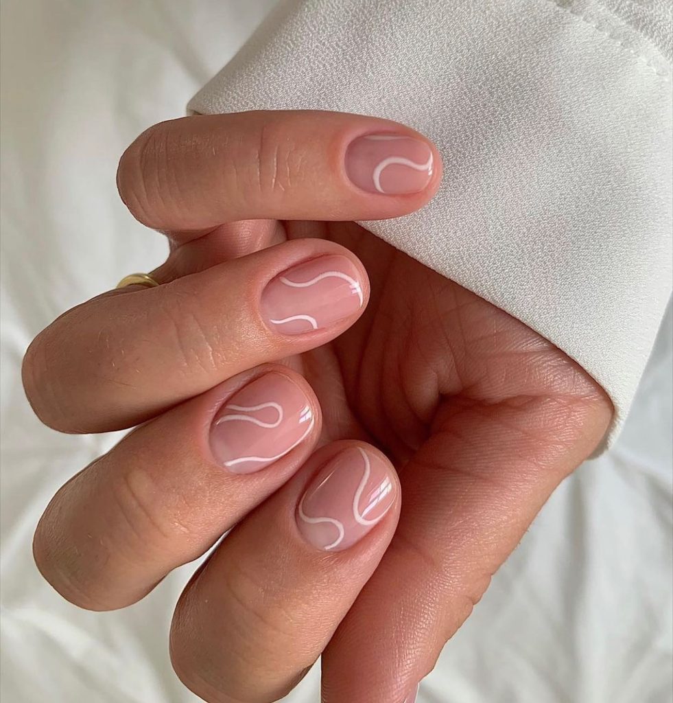 liner minimalist nails
