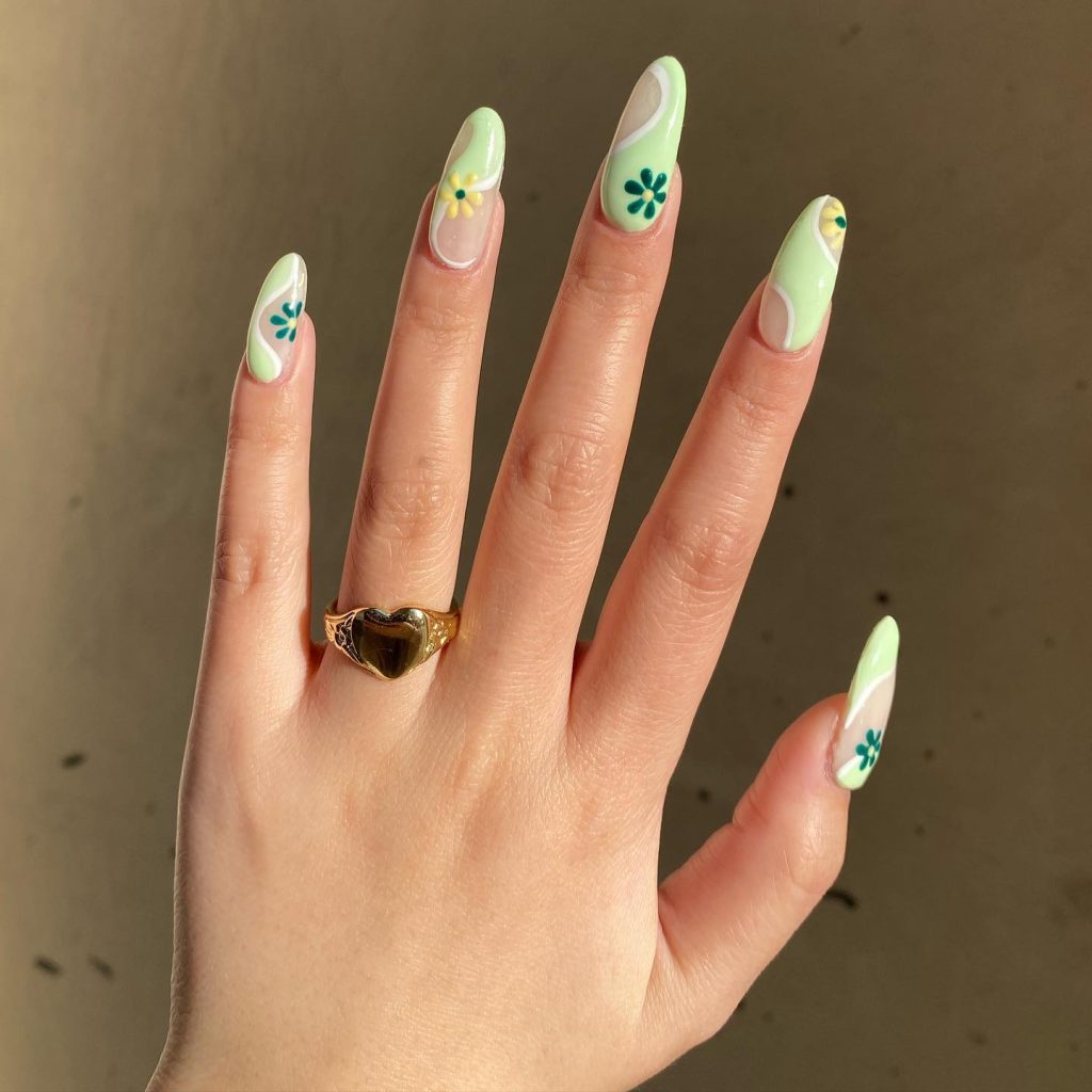 mintgreen spring nails