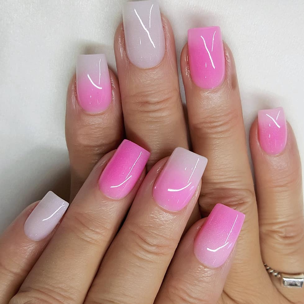 pinkish short nails