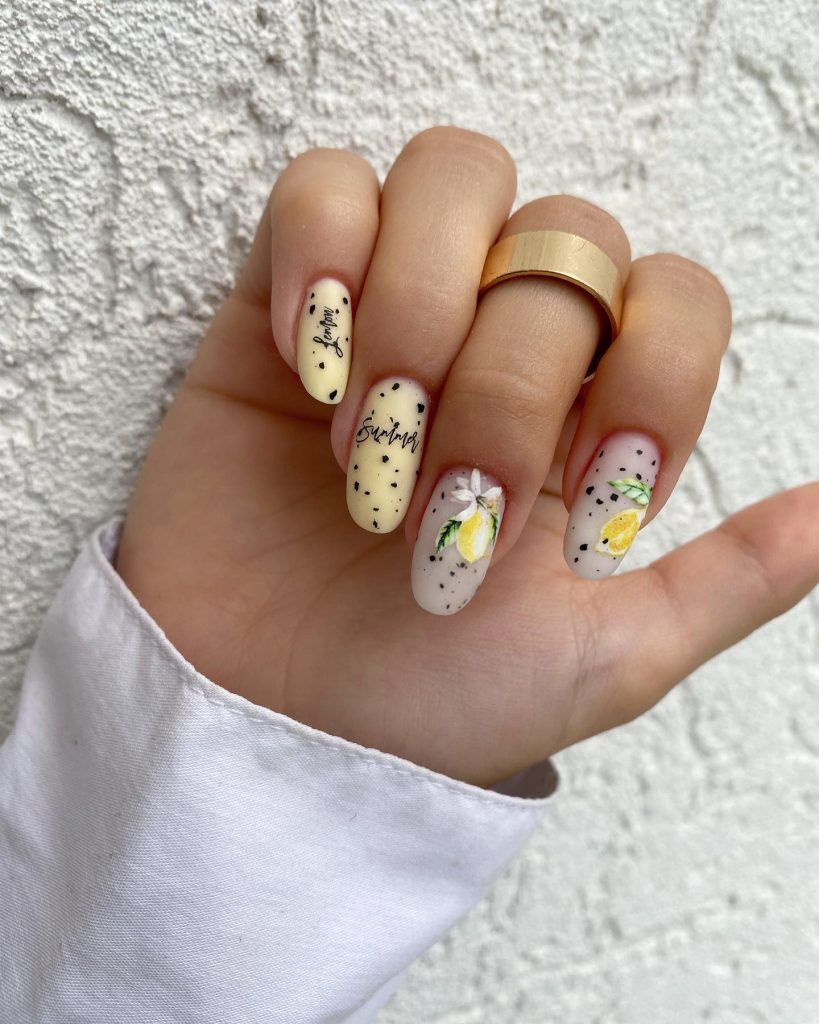 summer minimalist nail