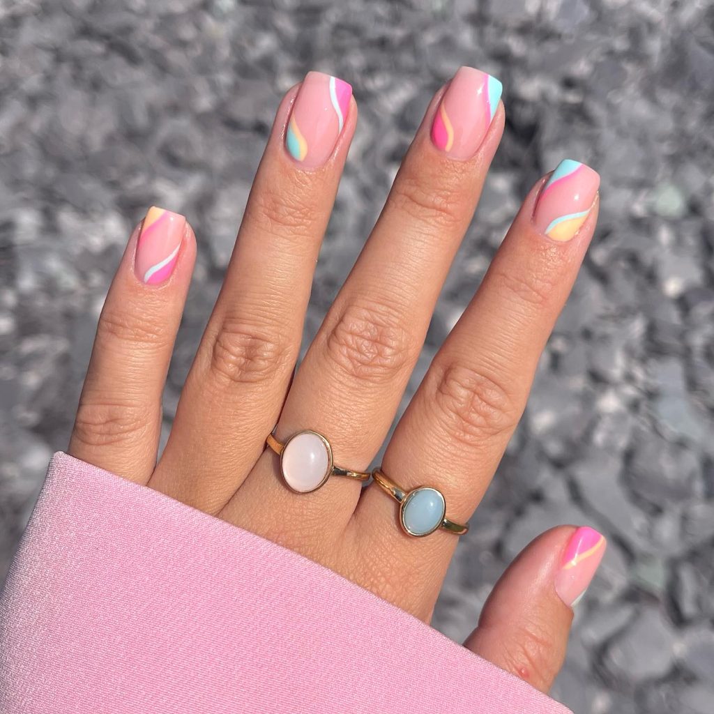 swirly short nails