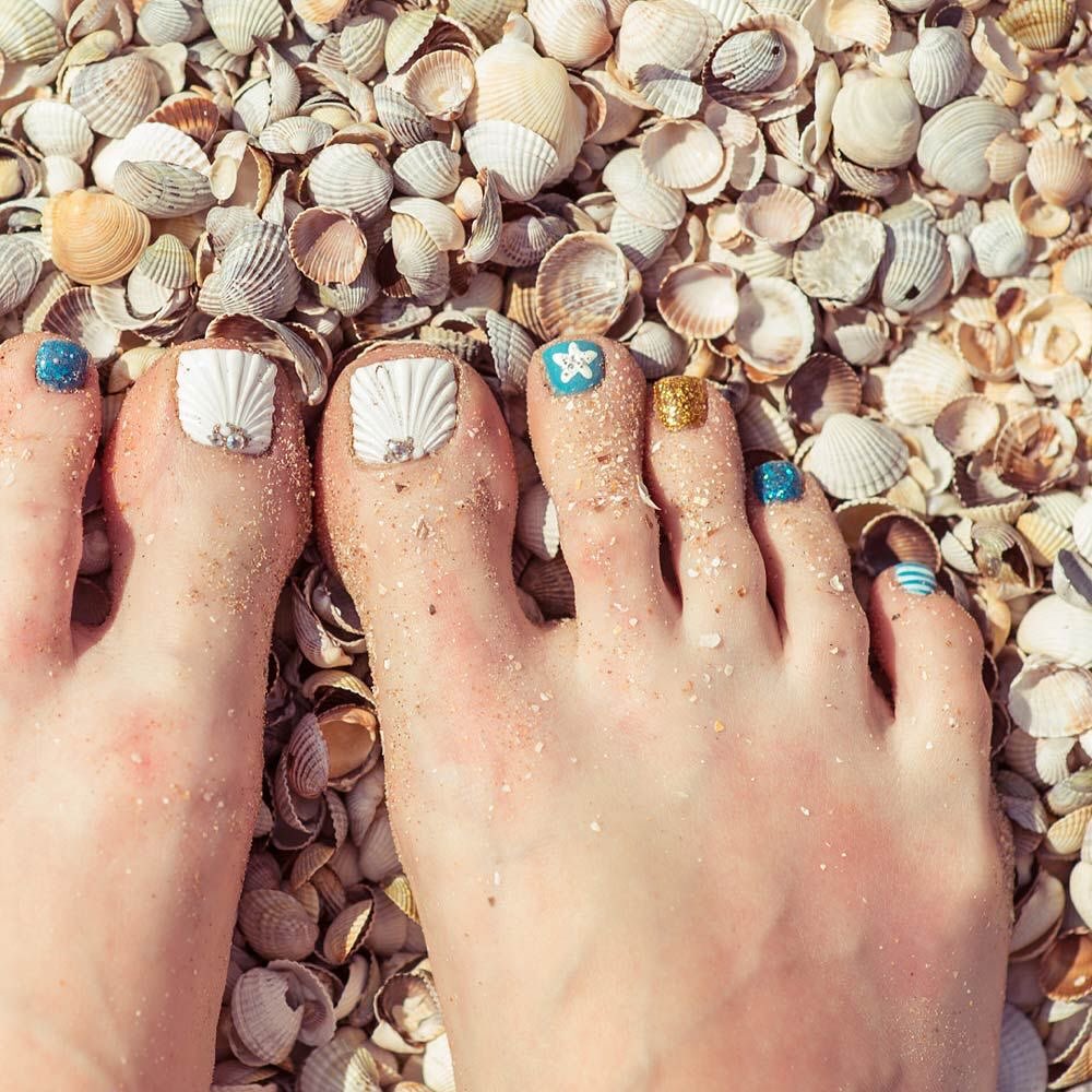 beach summer toe nails