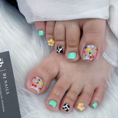 21 Trendy Summer Pedicure Designs to Rock This Season