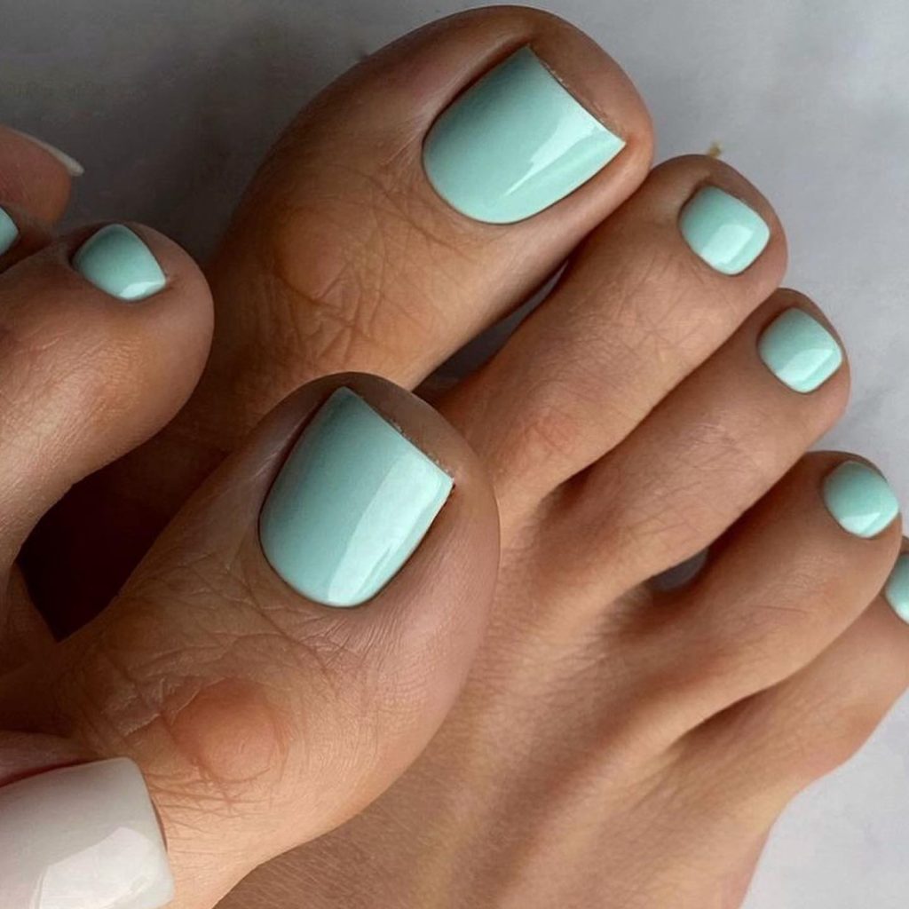 cool-summer-toe-nails