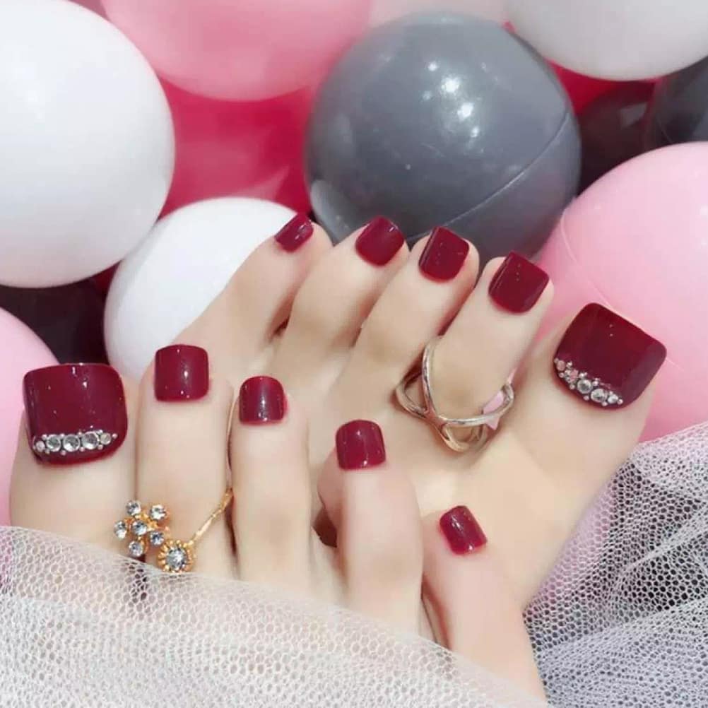 dark red toe nails