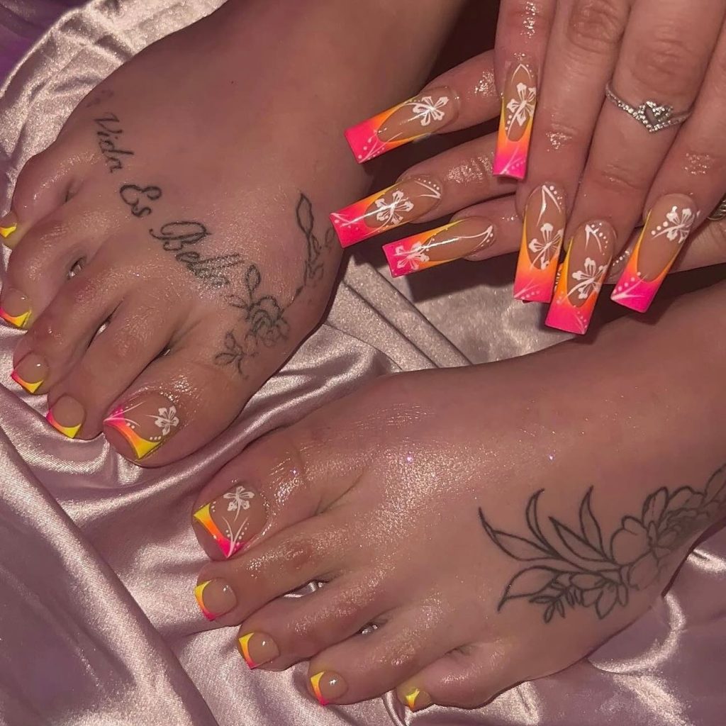 flower summer toe nails