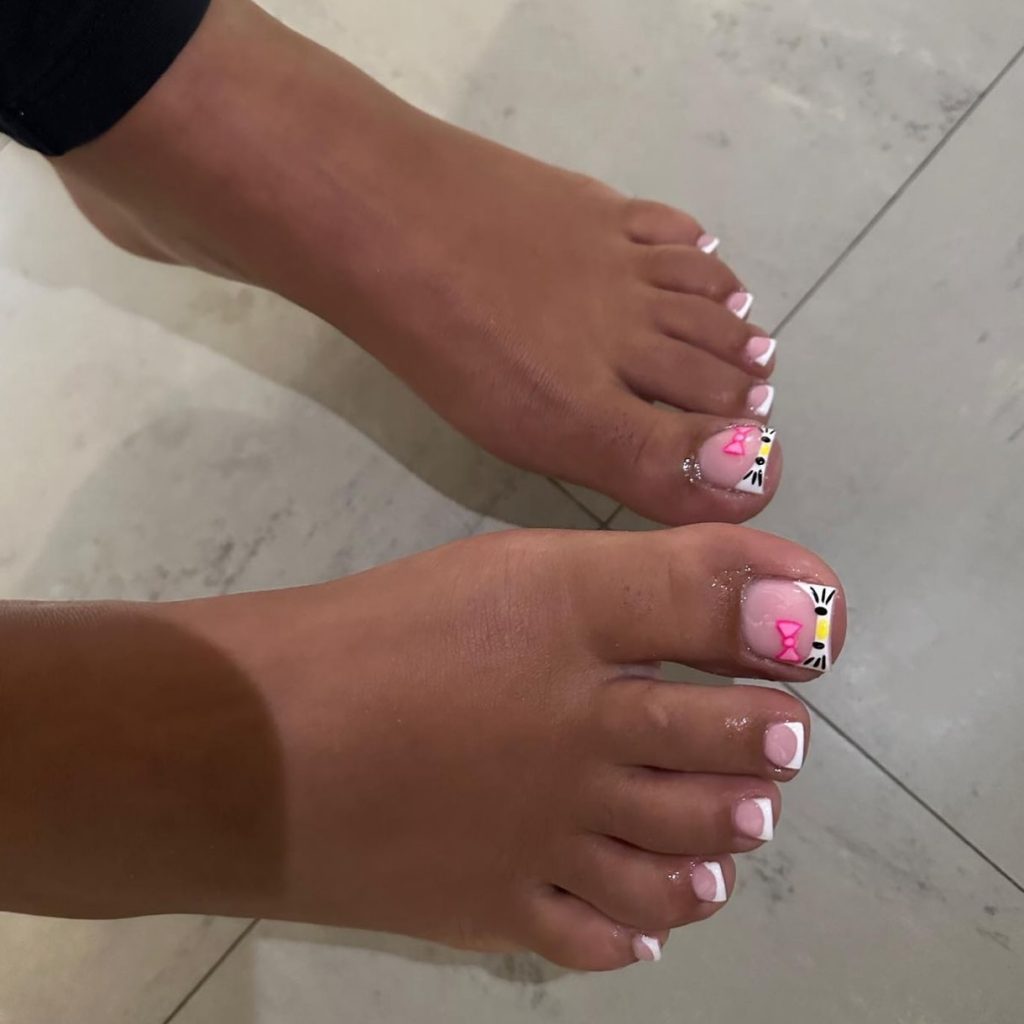 kitty-summer-toe-nails