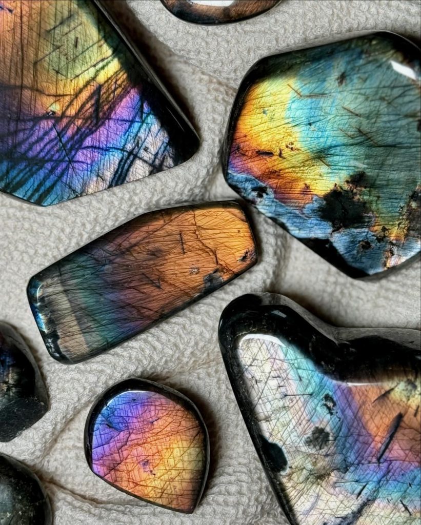 labradorite-crystal 