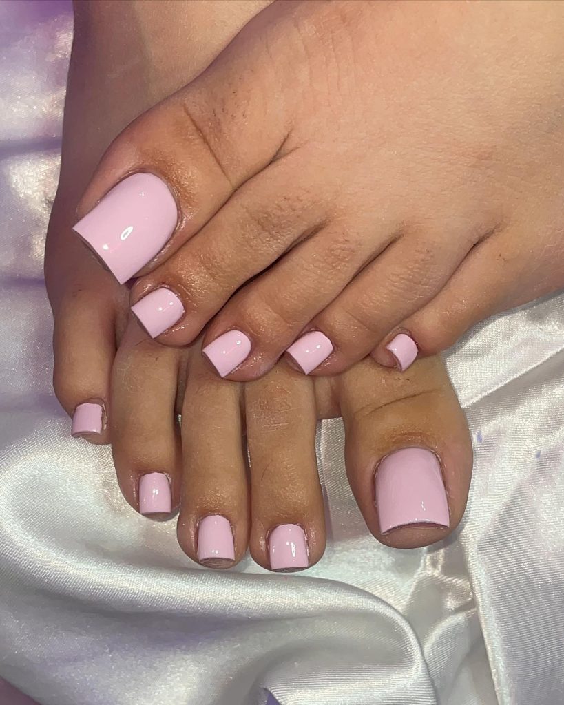 light pink toe nails