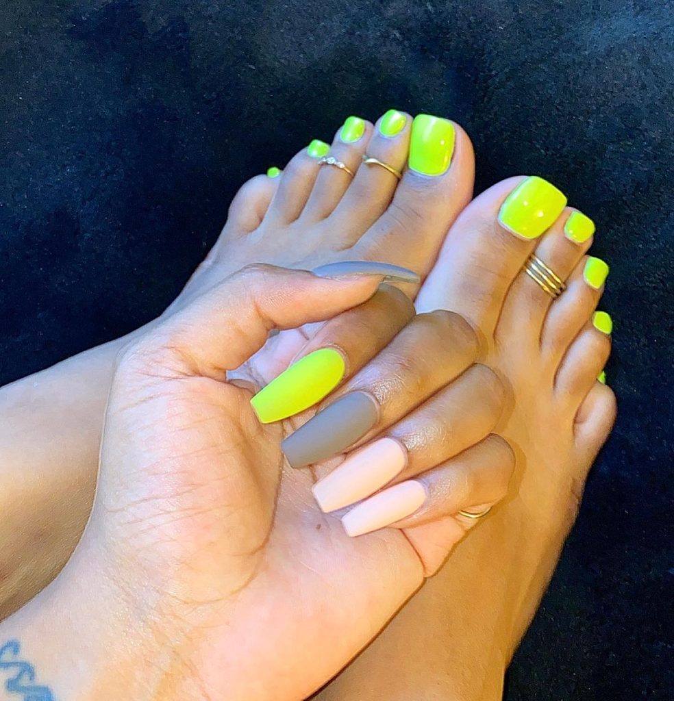 parrot summer pedicure