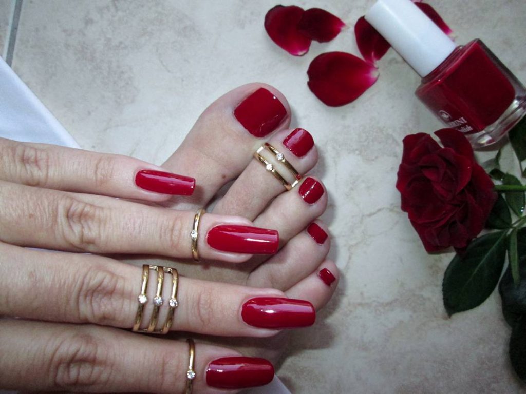rose red toe nails