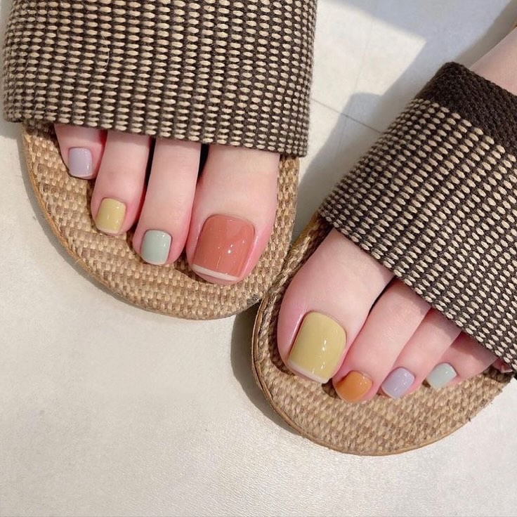 shiney summer toe nails