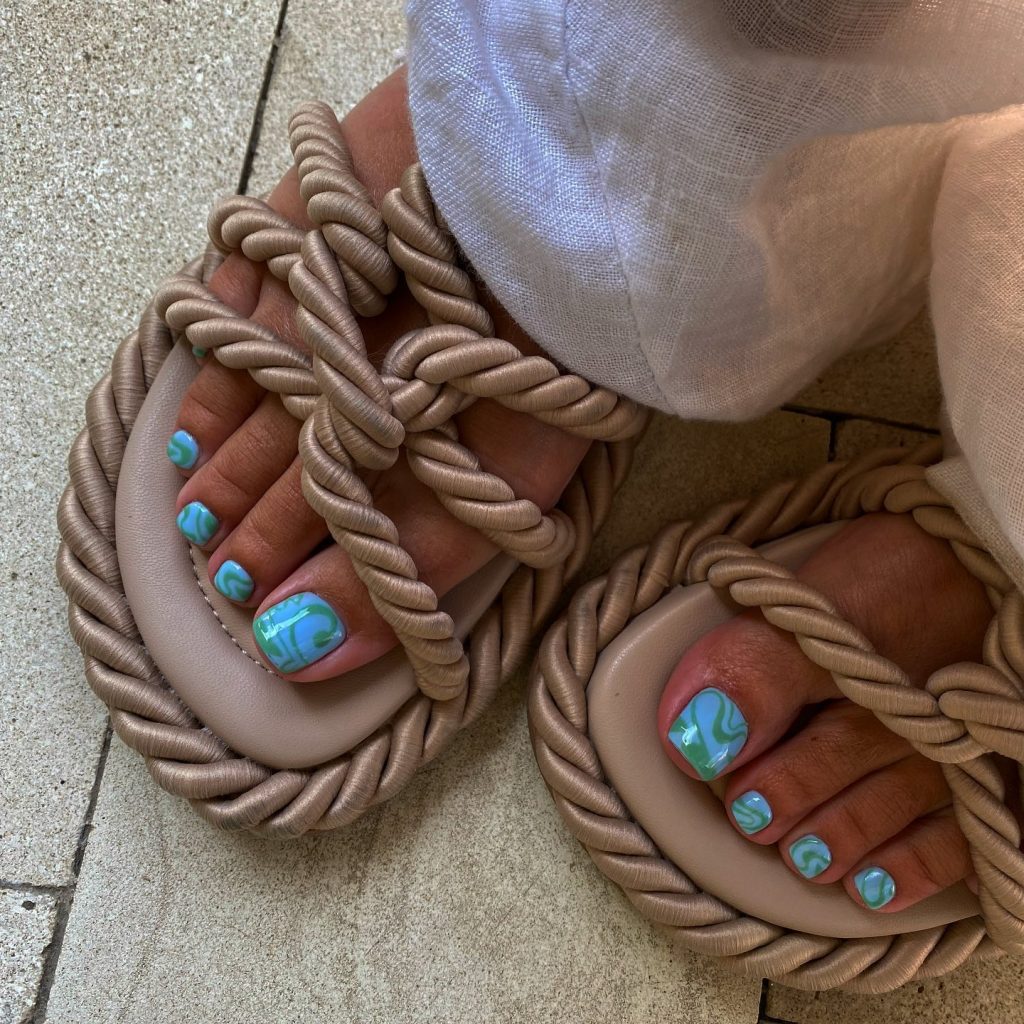 swirly summer toe nails