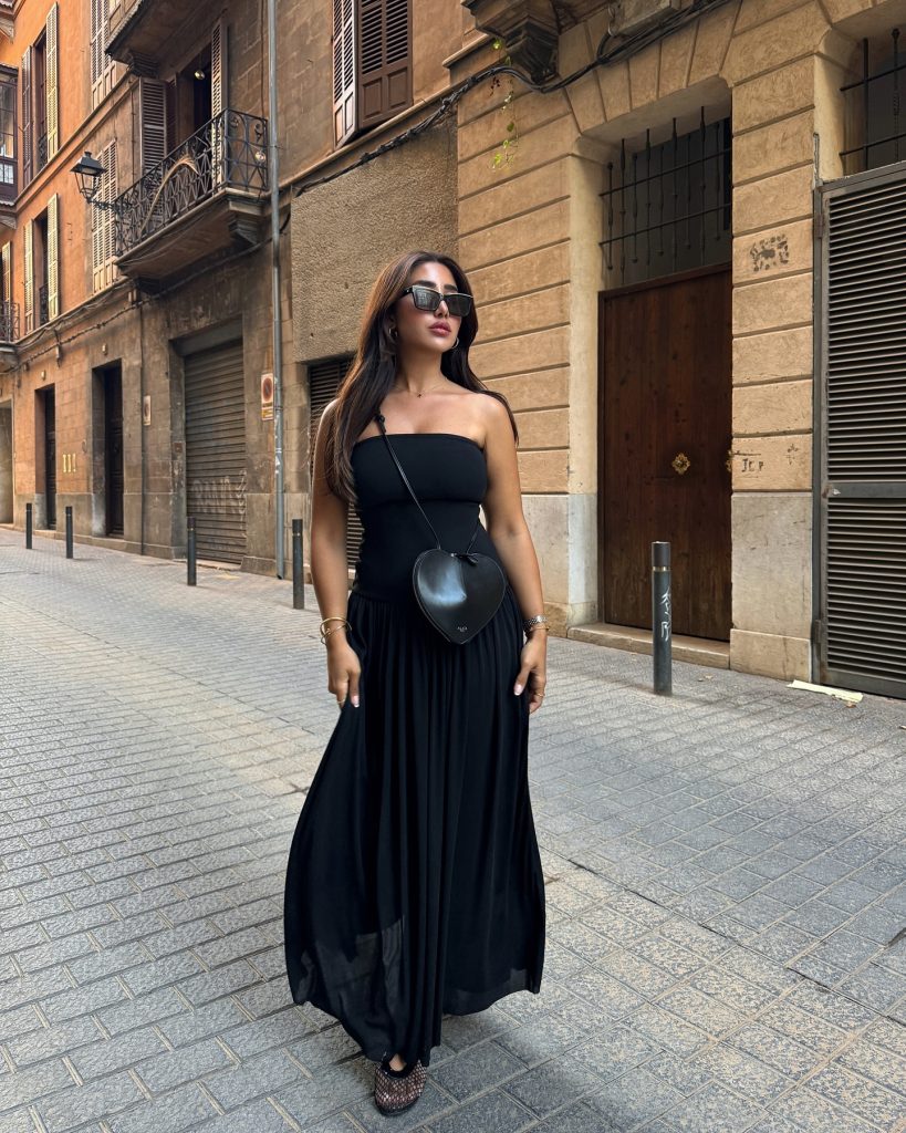 STRAPLESS BLACK DRESS