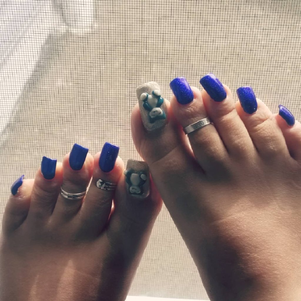 sparkle blue toe nails