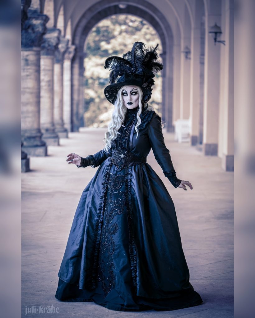 black gown scary halloween costume