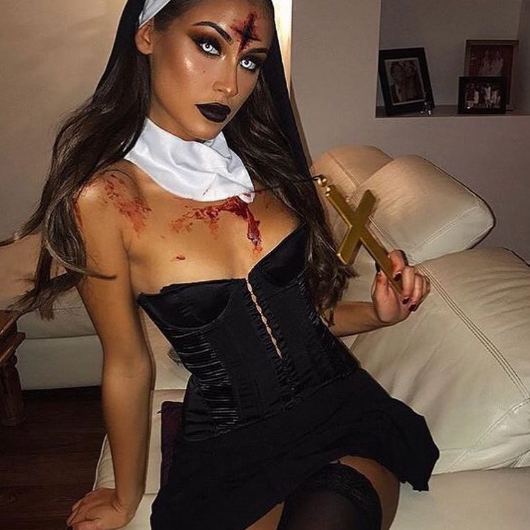 stunning scary halloween costume