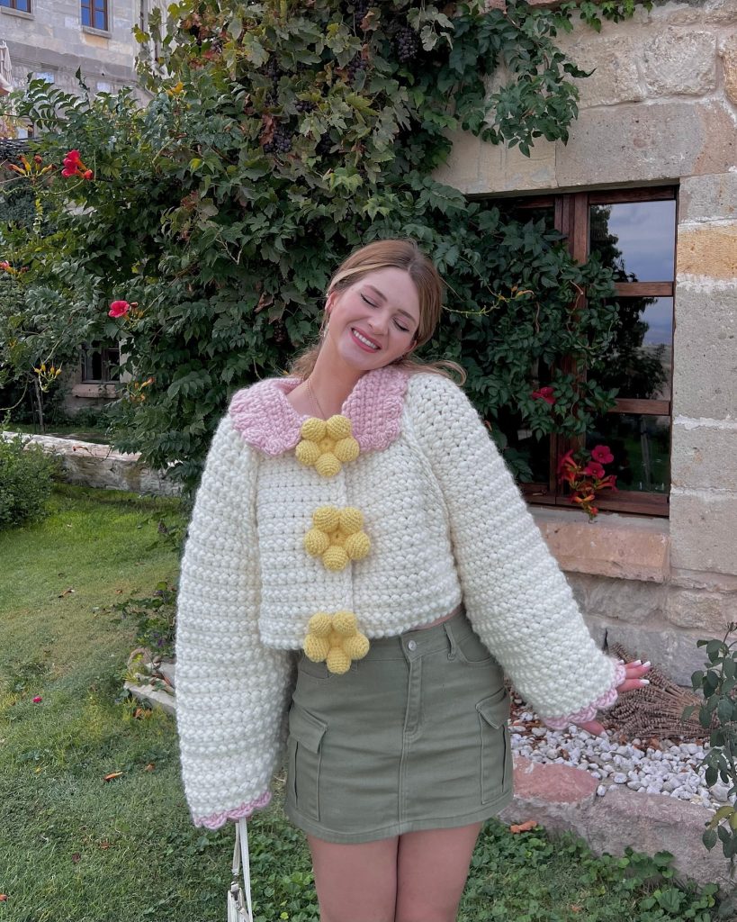 cute-winter-womwn-sweater