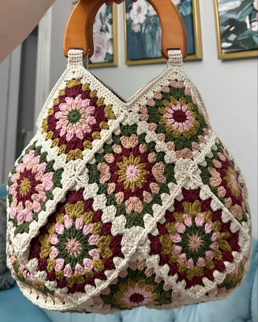 stunning crochet bag