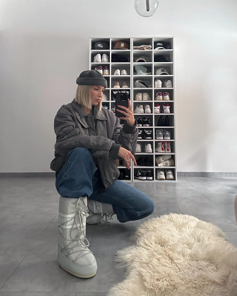 amazing moonboot outfit