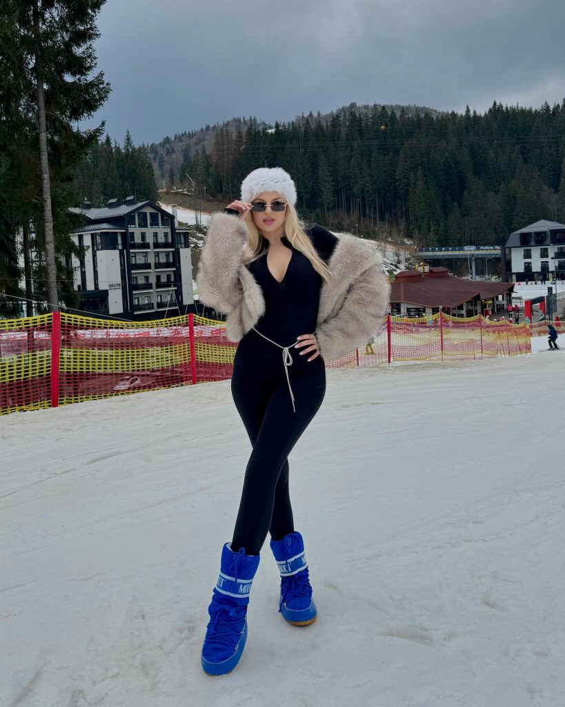 blue moonboot outfit