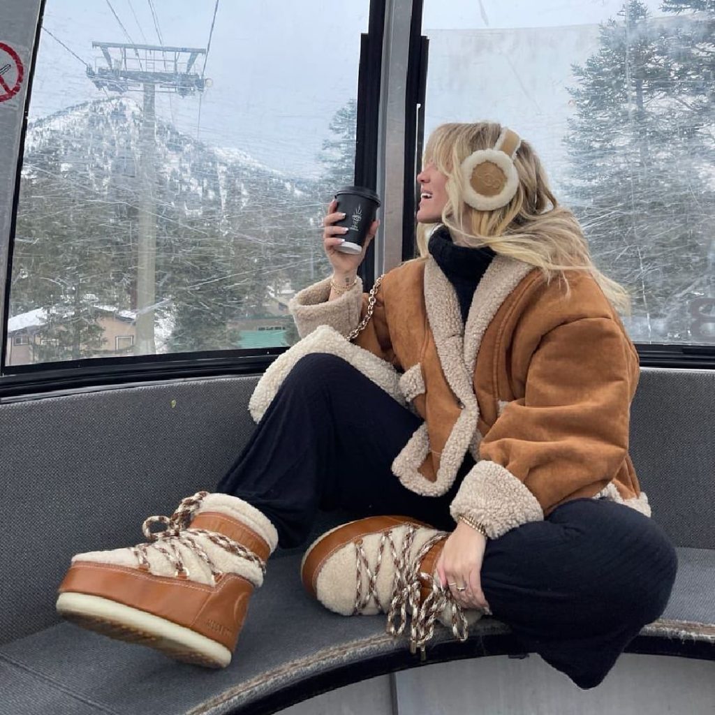 brown moonboot outfit
