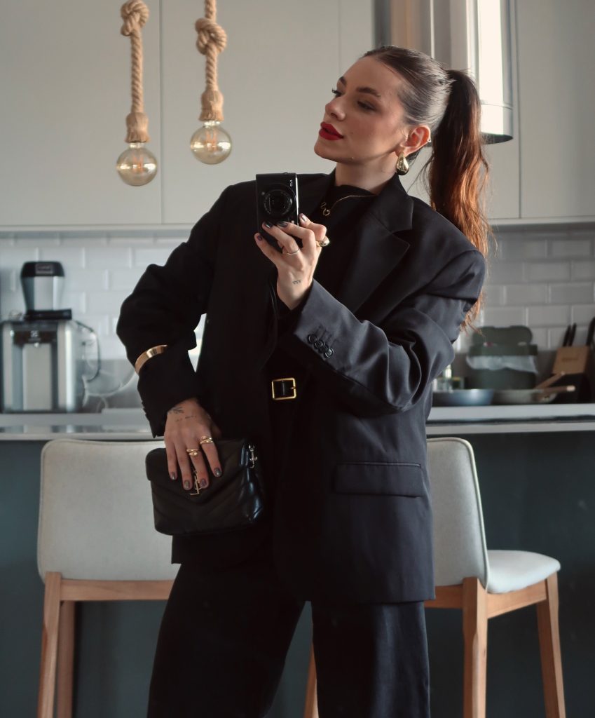 classy black blazer outfit
