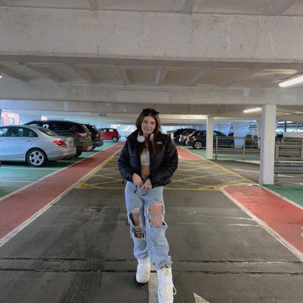 stylish moonboots outfit