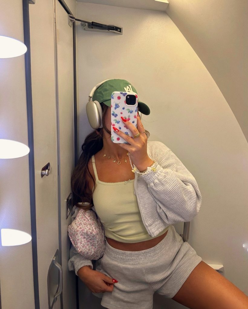 beautiful cute airport outfit