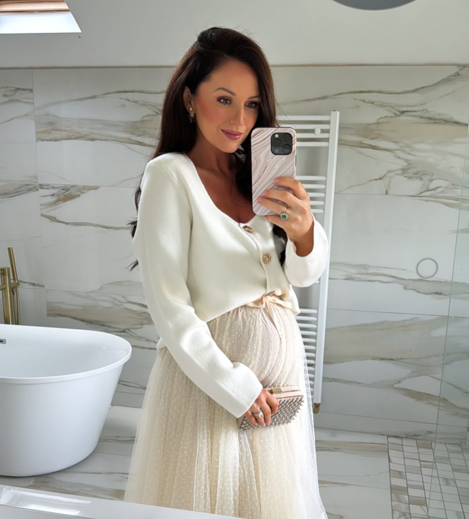 beautiful cute maternity outfit