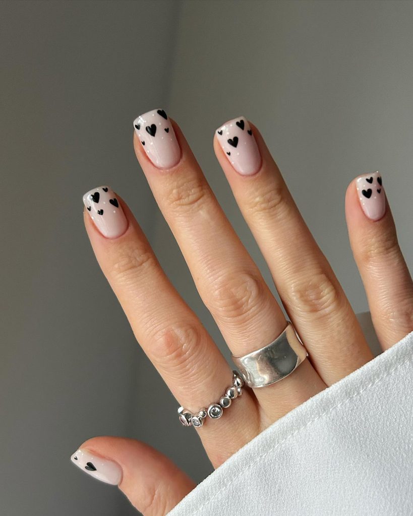 black heart valentine nails