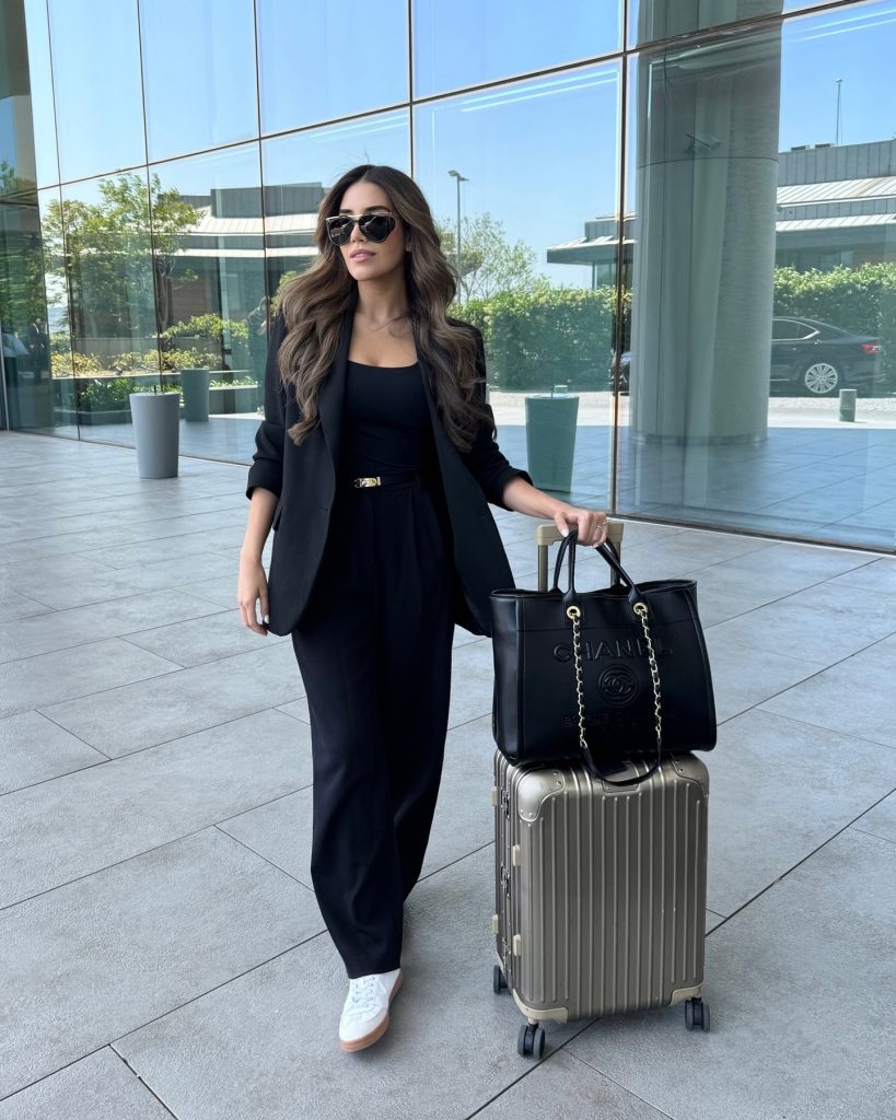 black winter airport look