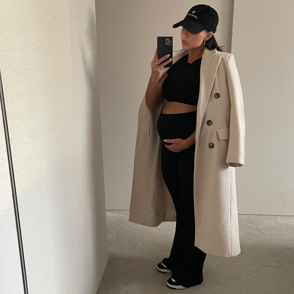 black winter maternity outfit