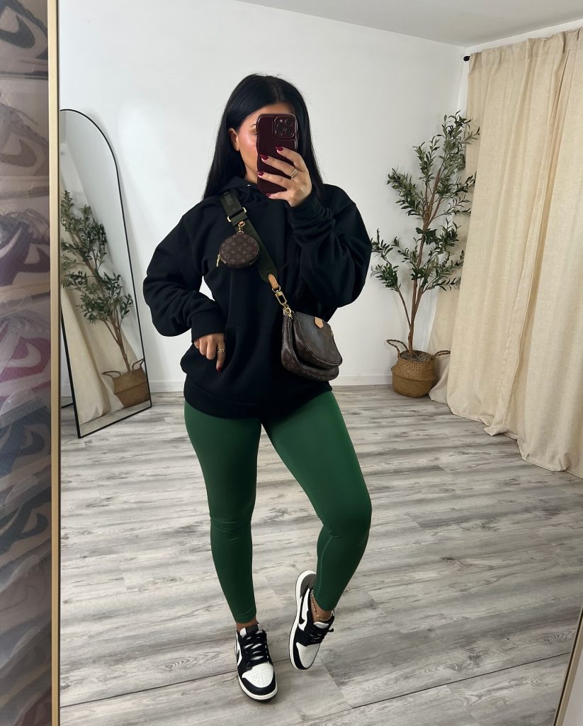 blackhoodie legging outfit