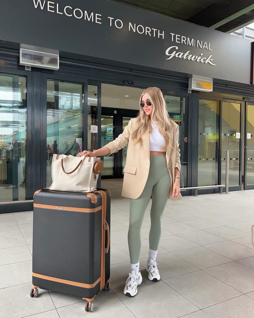 blazer cute airport outfit