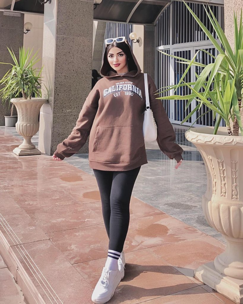 brownhoodie legging outfit