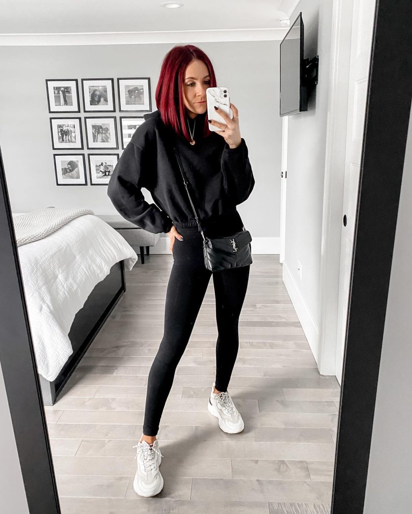 chic black legging outfit