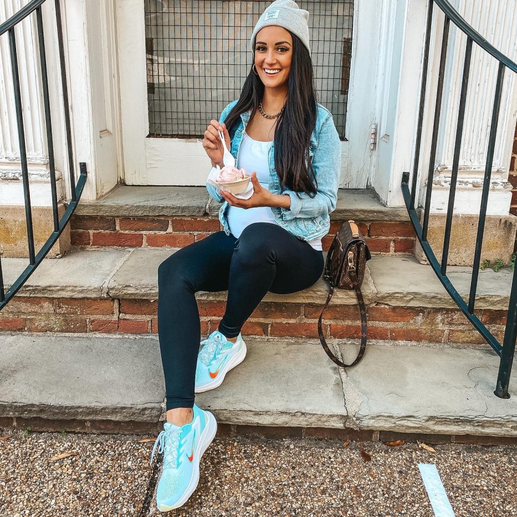 cool maternity legging outfit