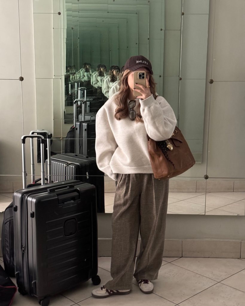 cozy cute airport outfit