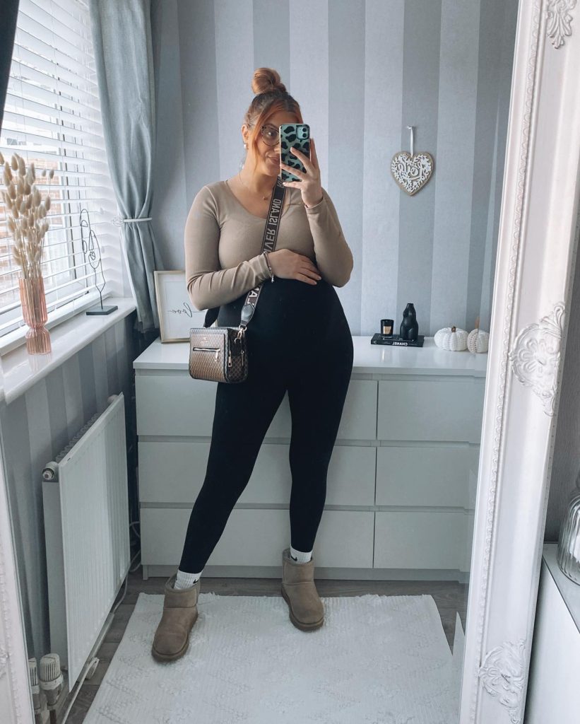 cozy maternity leggings outfit